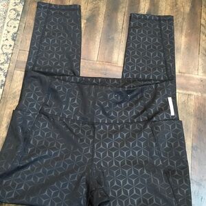 Xersion Black Geometric Pattern Leggings XXL Tummy Control Great Condition Women